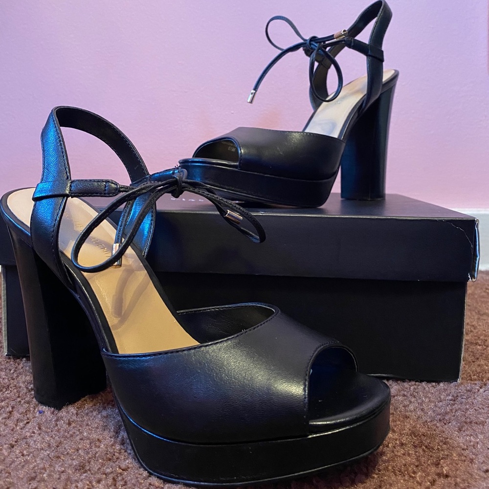Sam’s Fifth Avenue Black Heels